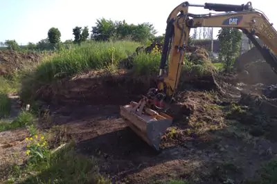 Zemní práce, bagry, kontejnery. Zemní práce, bagry, kontejnery.